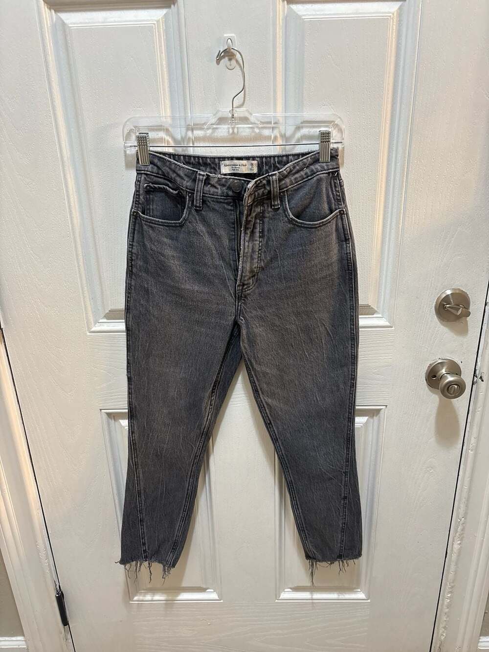 Abercrombie & Fitch The Skinny High Rise Faded Black Raw Hem Jeans Size 26/2s